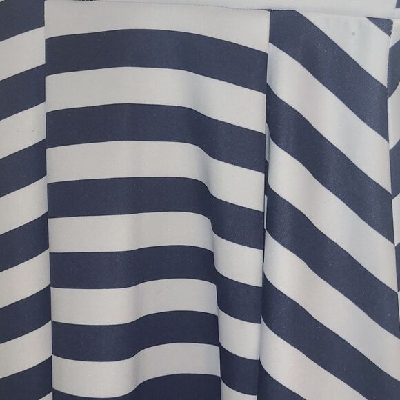 Silhouette NYC Navy and White Flare Skirt size small - Picture 3 of 4